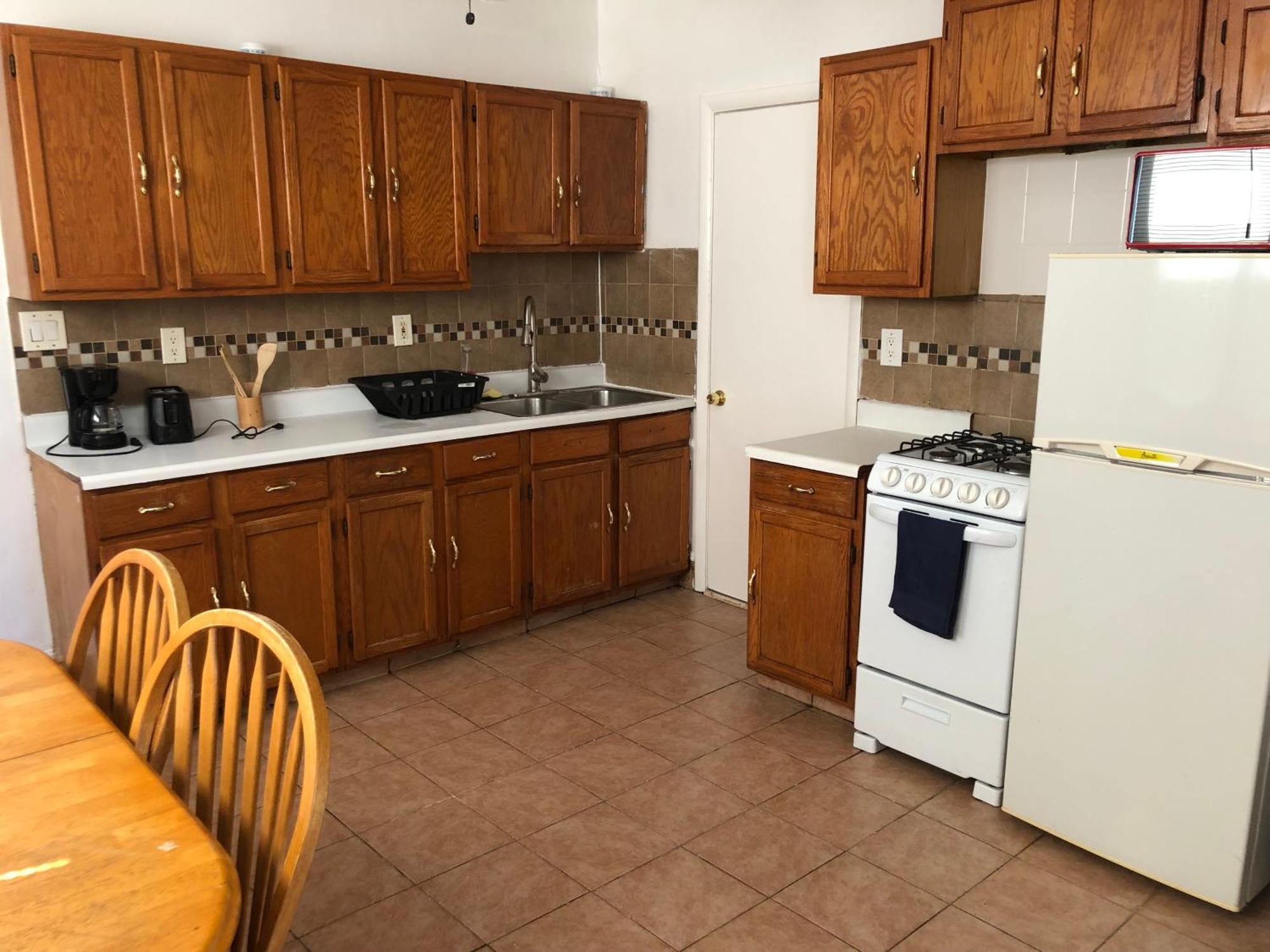 Private 2 Bedroom And 1 Bathroom House In A Quiet Area And Convenient To Nyc Bus And Train Пърт Амбой Екстериор снимка