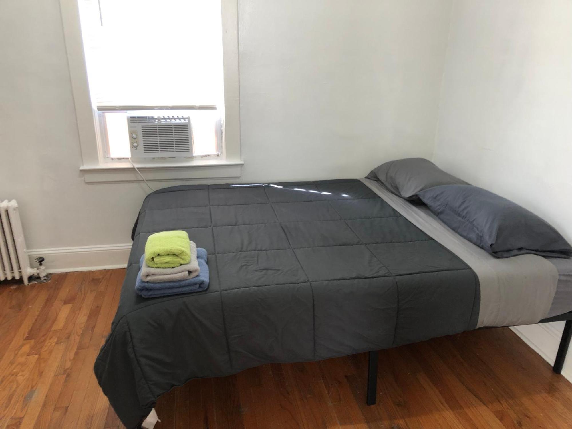 Private 2 Bedroom And 1 Bathroom House In A Quiet Area And Convenient To Nyc Bus And Train Пърт Амбой Екстериор снимка