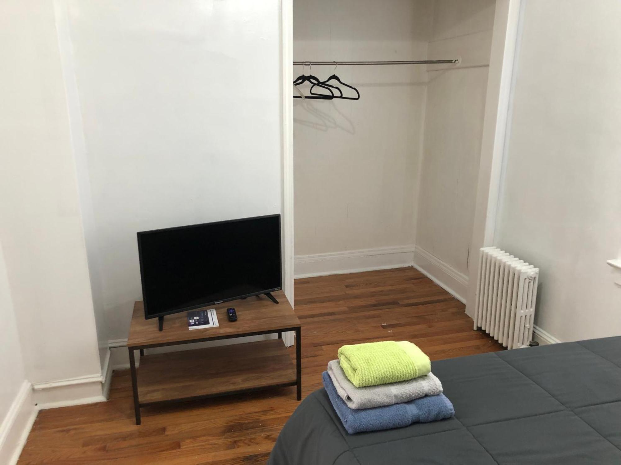 Private 2 Bedroom And 1 Bathroom House In A Quiet Area And Convenient To Nyc Bus And Train Пърт Амбой Екстериор снимка